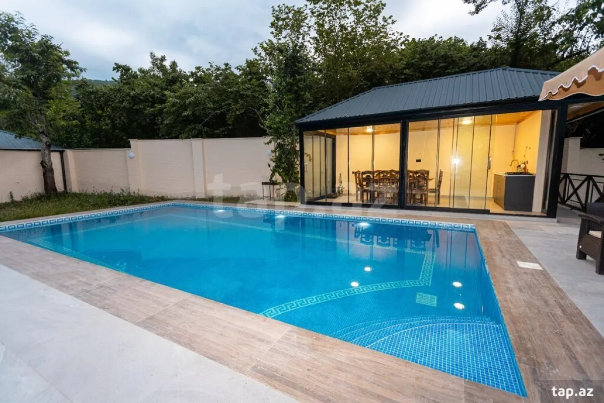 Satılır 9 otaqlı həyət evi