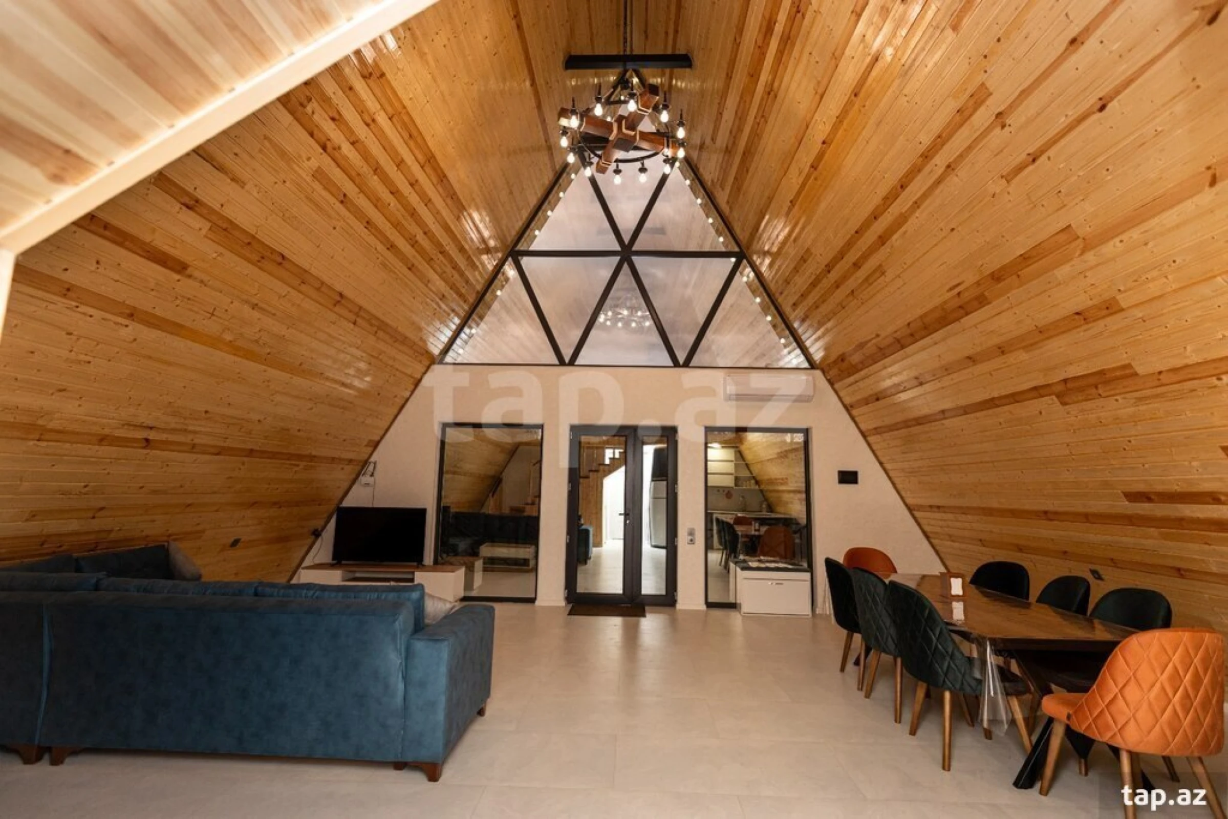 Satılır 9 otaqlı həyət evi