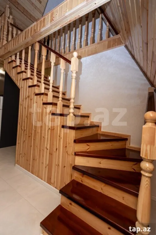 Satılır 9 otaqlı həyət evi