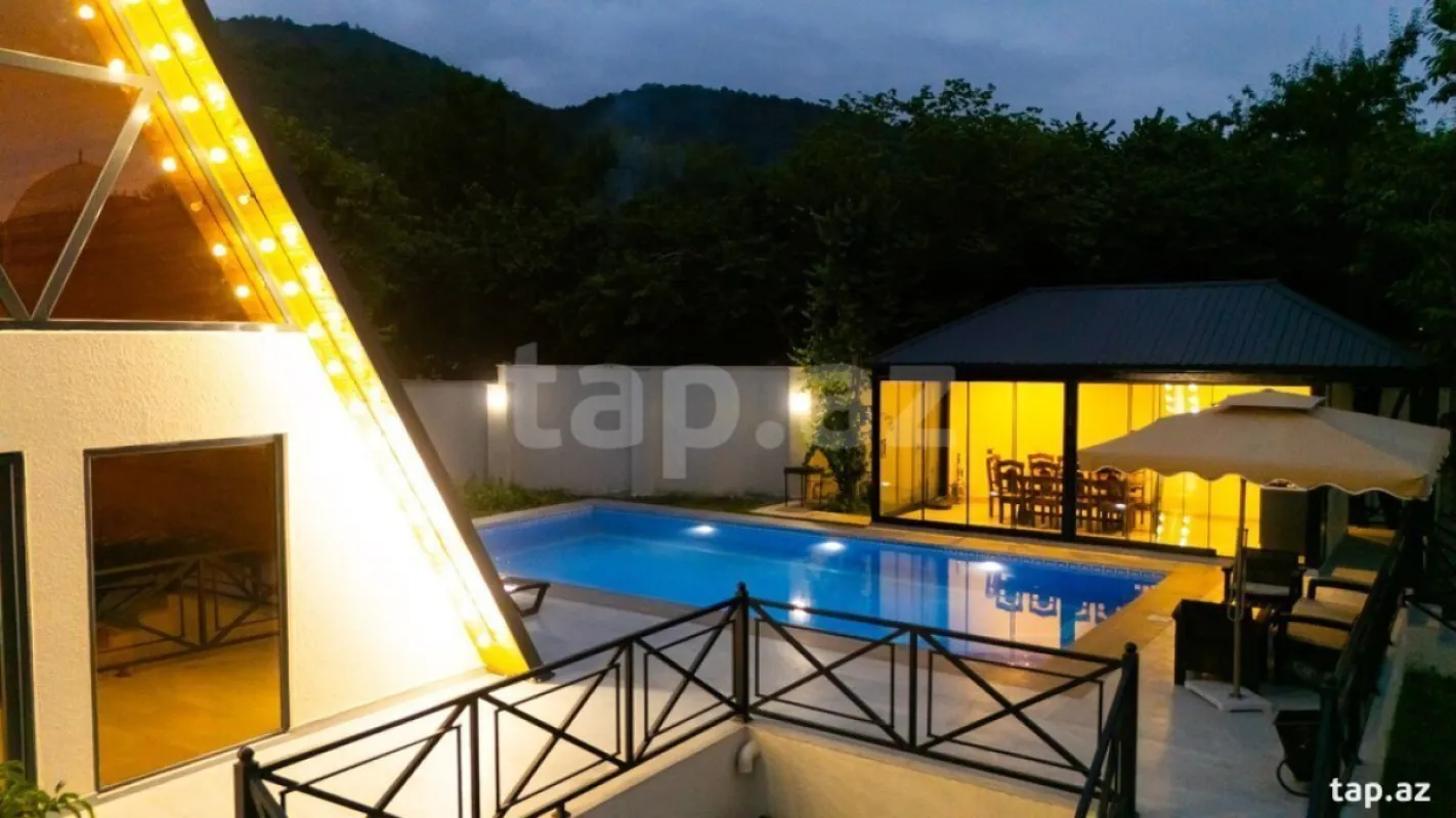 Satılır 9 otaqlı həyət evi