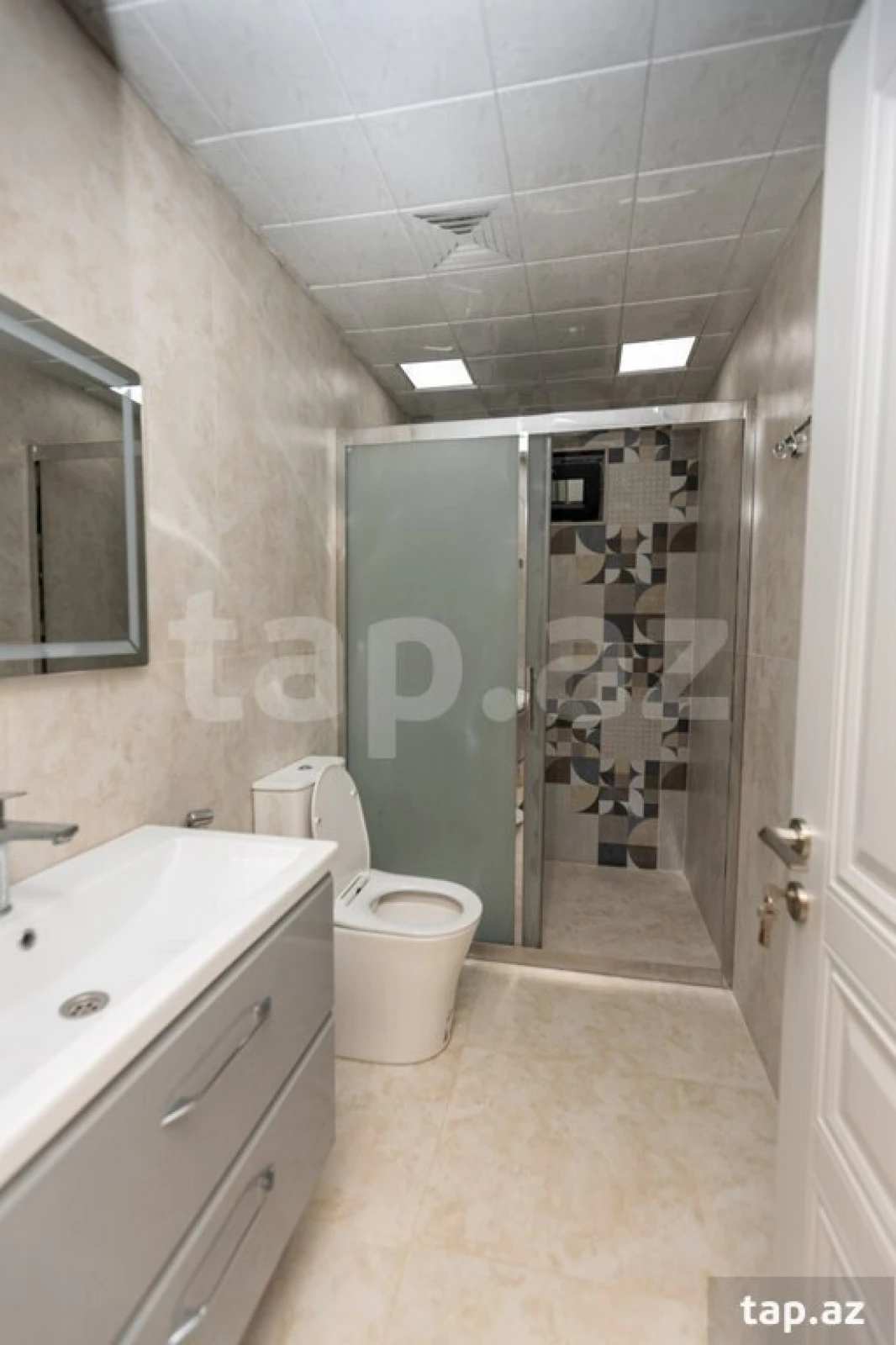 Satılır 9 otaqlı həyət evi