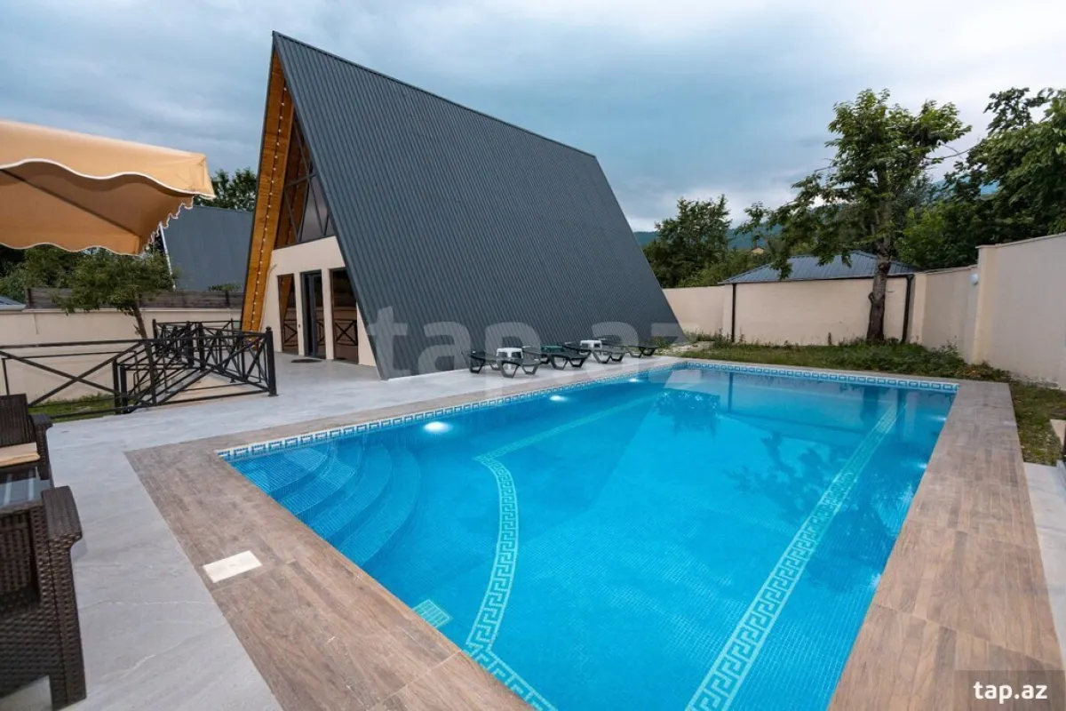 Satılır 9 otaqlı həyət evi