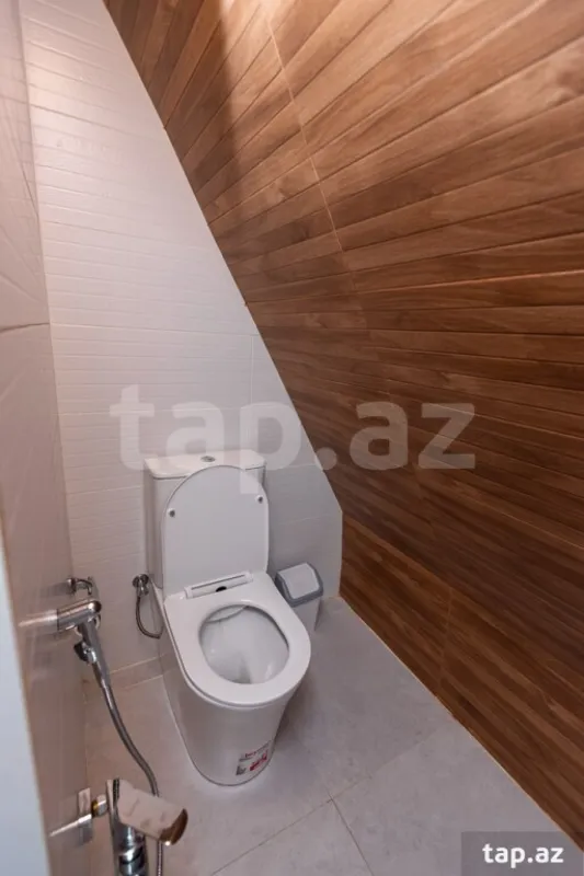 Satılır 9 otaqlı həyət evi