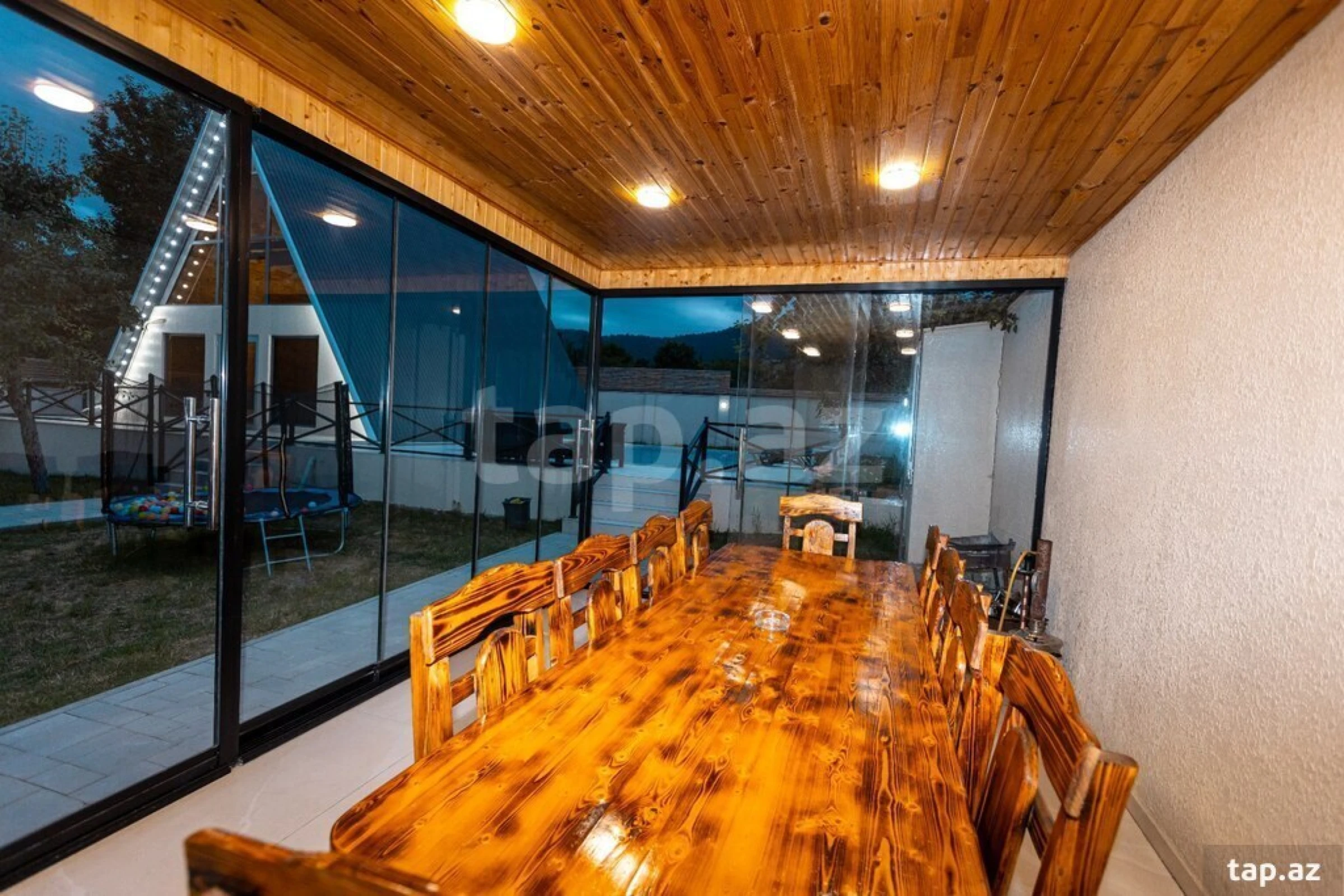 Satılır 9 otaqlı həyət evi