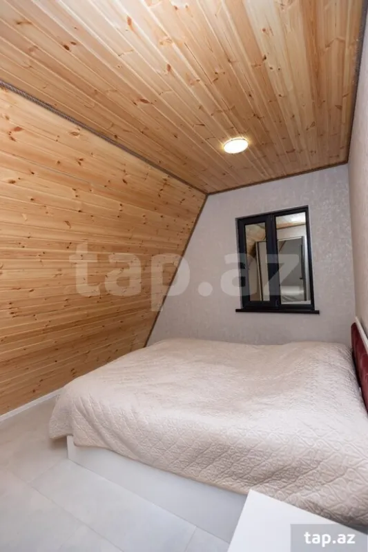 Satılır 9 otaqlı həyət evi