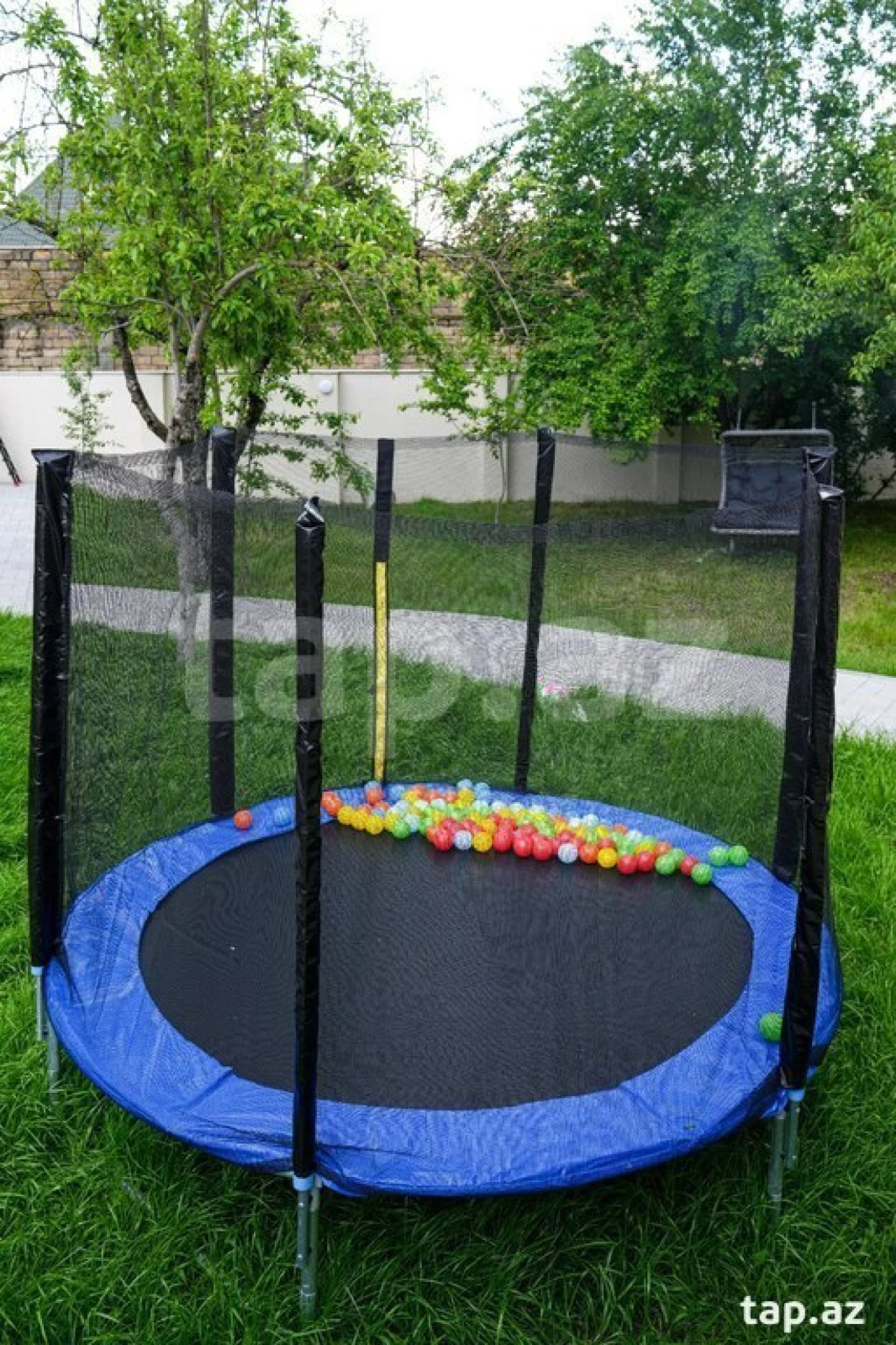 Satılır 9 otaqlı həyət evi