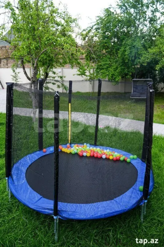 Satılır 9 otaqlı həyət evi