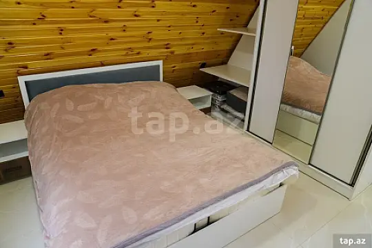 Satılır 9 otaqlı həyət evi