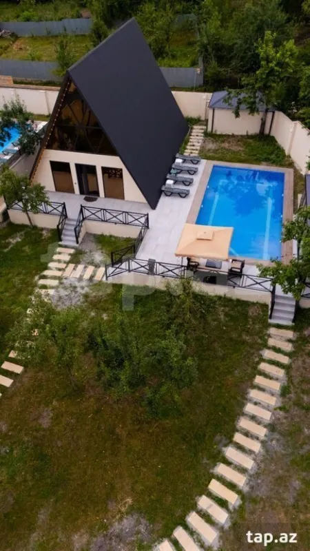 Satılır 9 otaqlı həyət evi