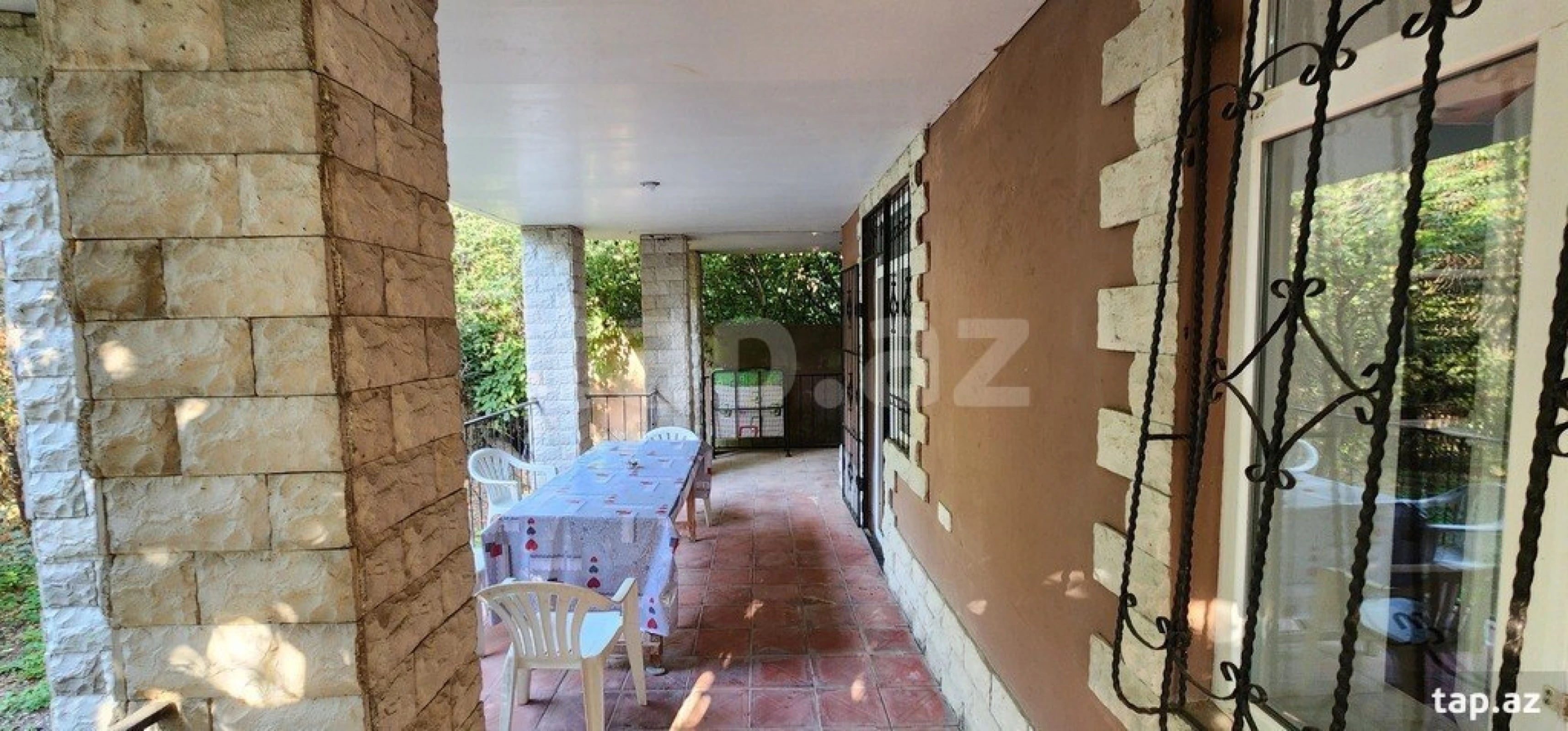 Satılır 6 otaqlı həyət evi