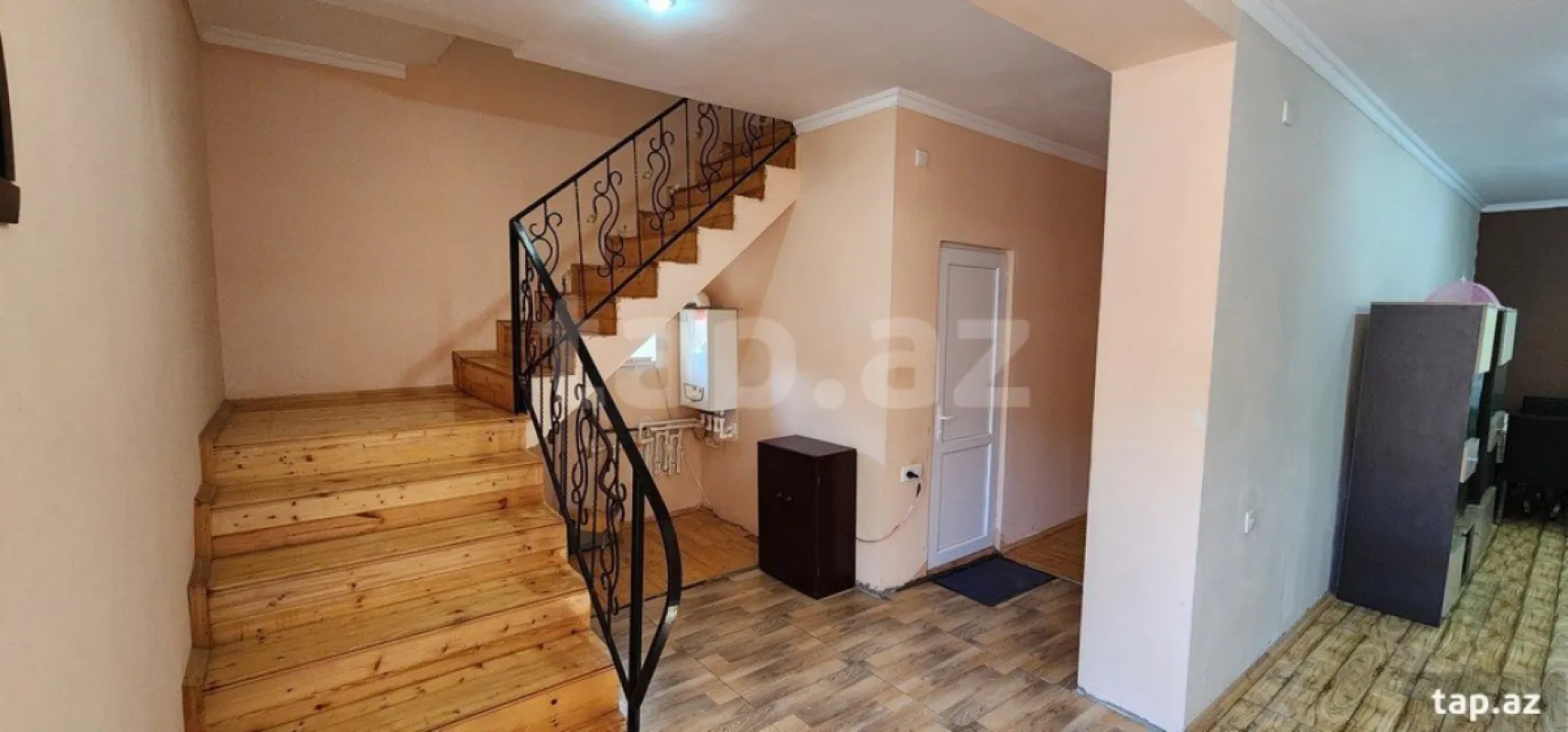 Satılır 6 otaqlı həyət evi