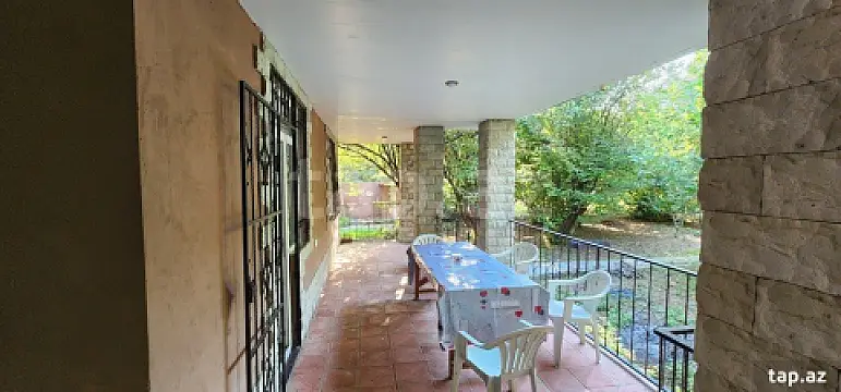 Satılır 6 otaqlı həyət evi
