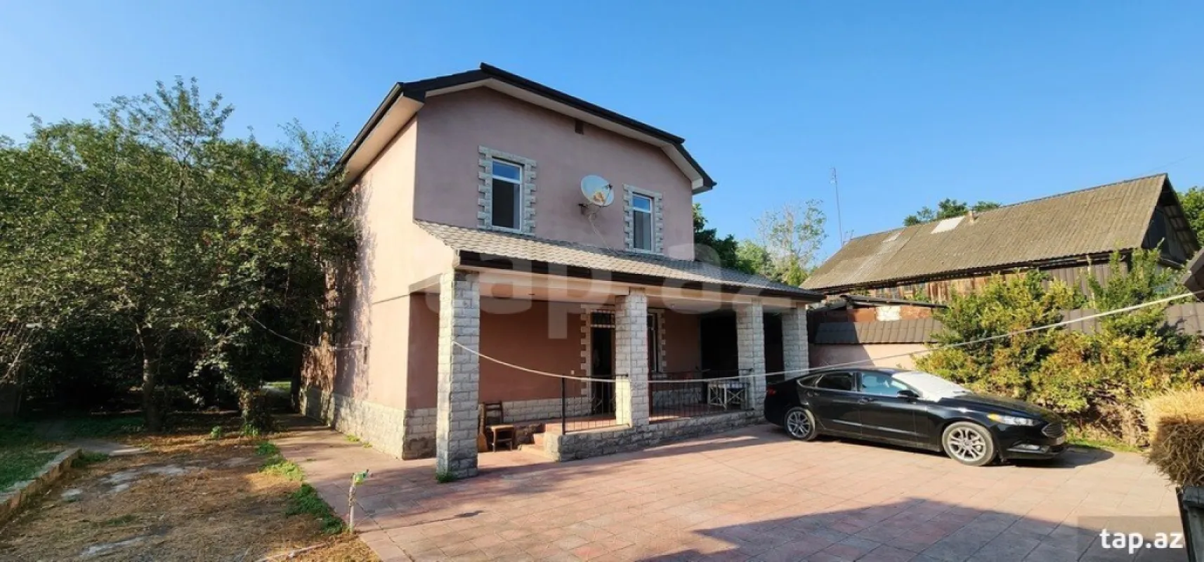 Satılır 6 otaqlı həyət evi