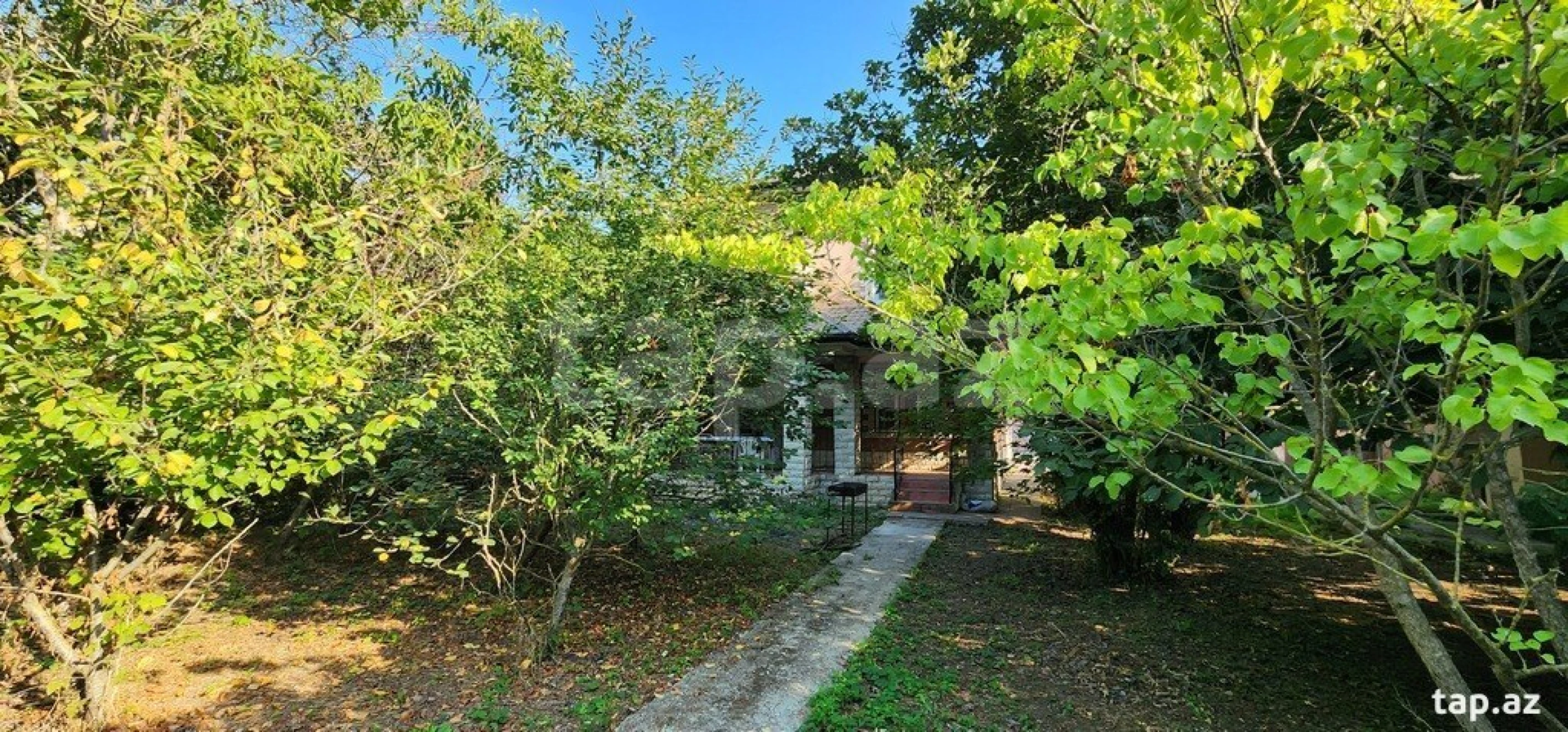 Satılır 6 otaqlı həyət evi