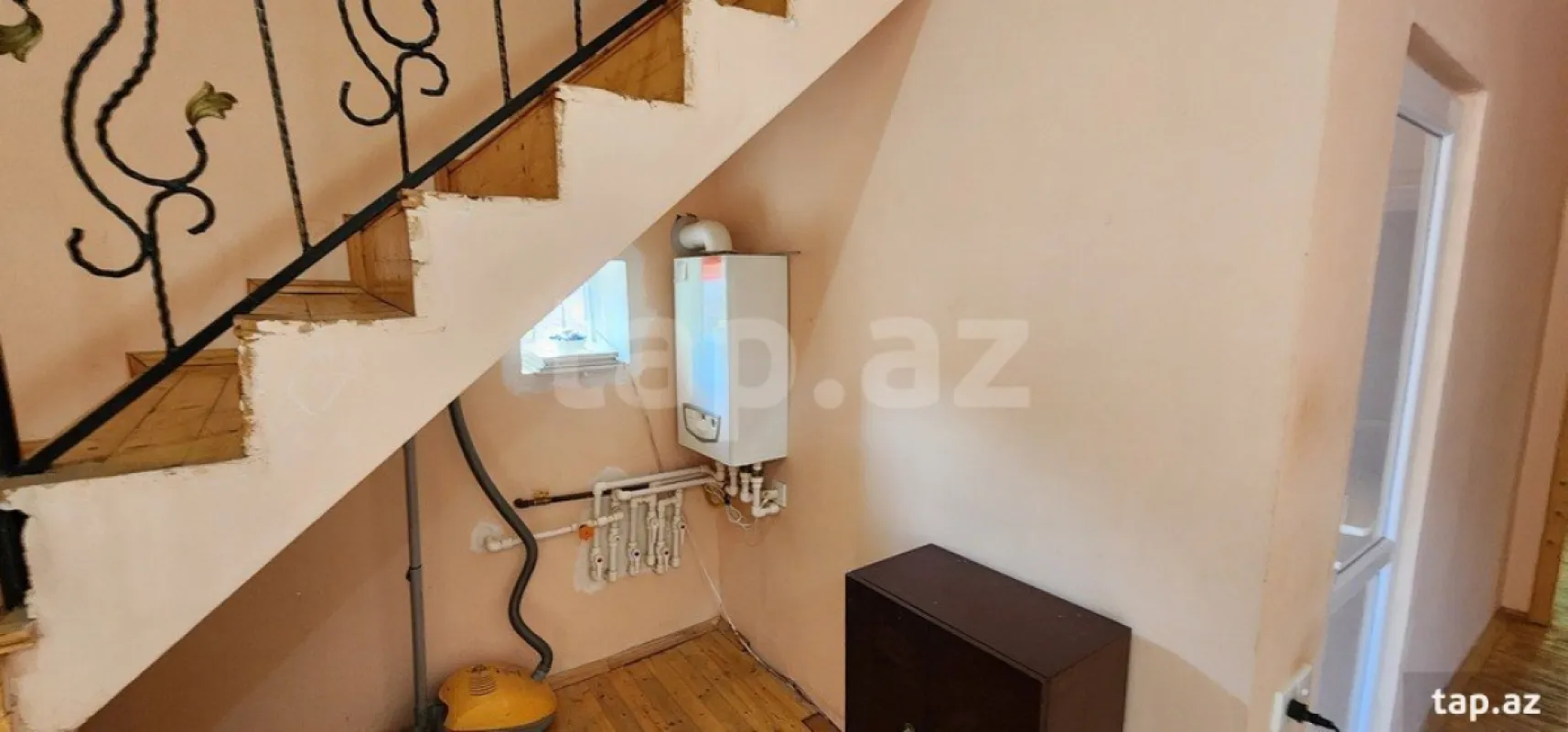 Satılır 6 otaqlı həyət evi