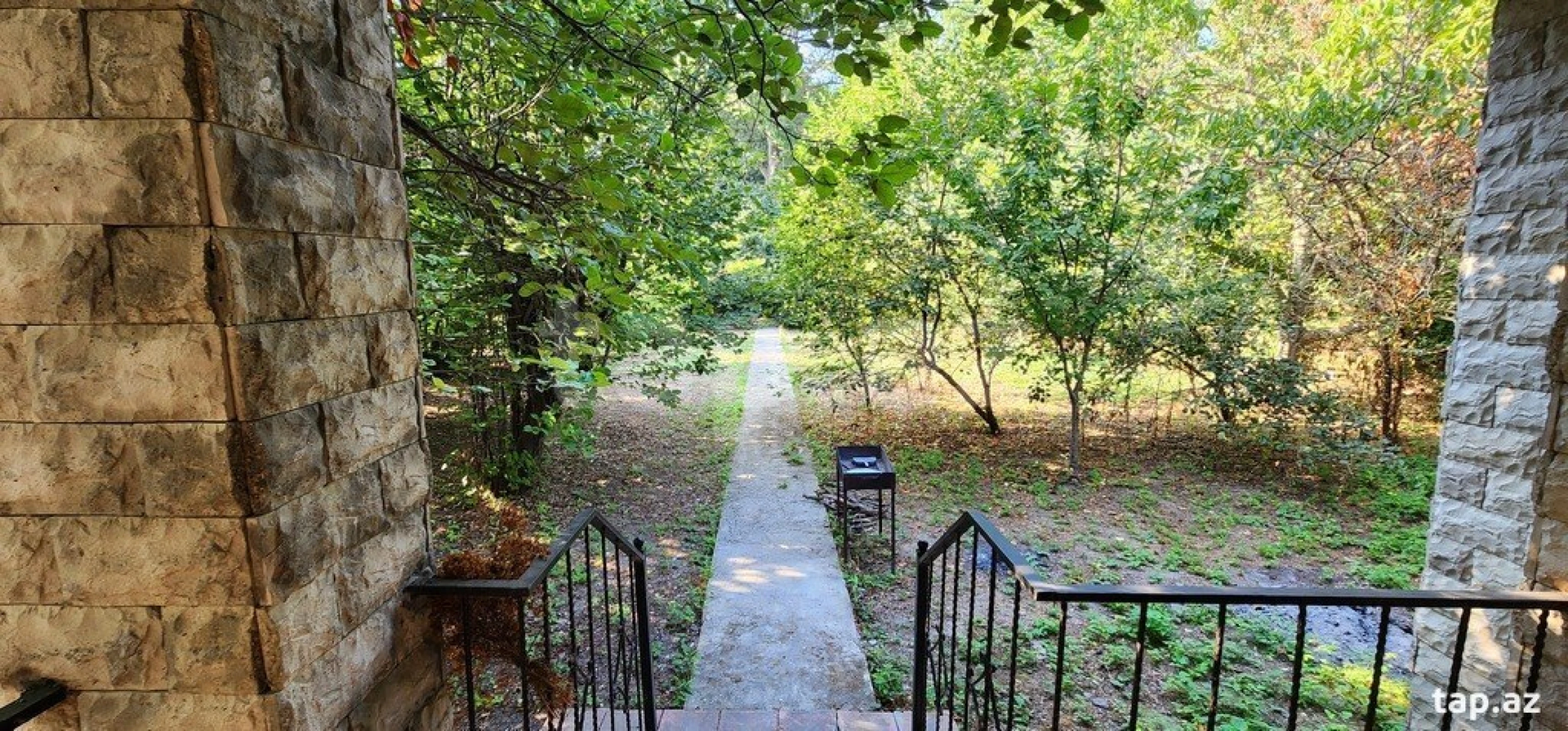 Satılır 6 otaqlı həyət evi