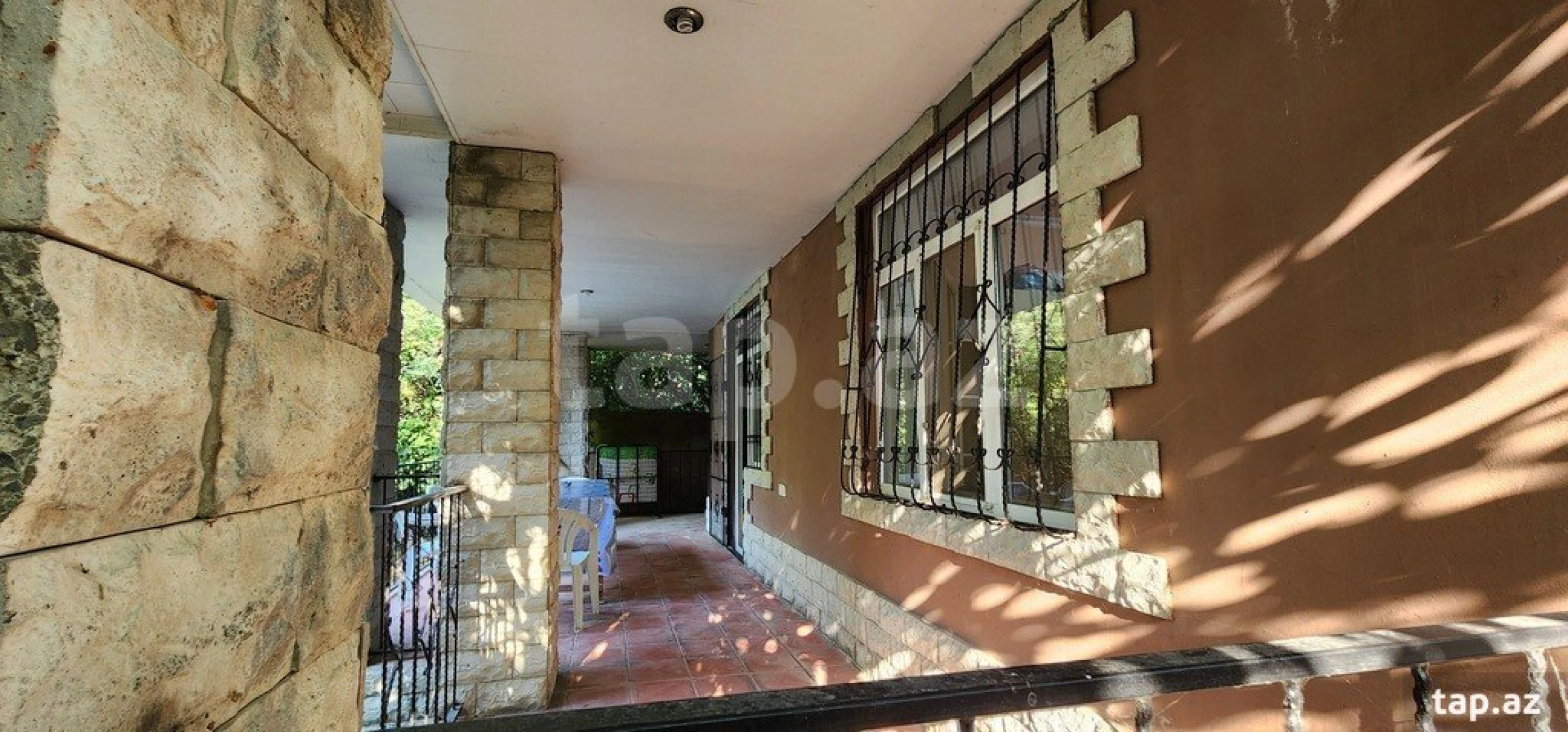 Satılır 6 otaqlı həyət evi