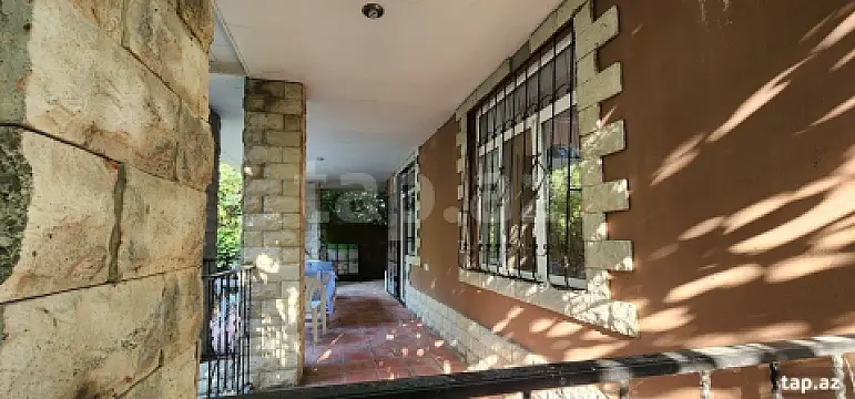 Satılır 6 otaqlı həyət evi