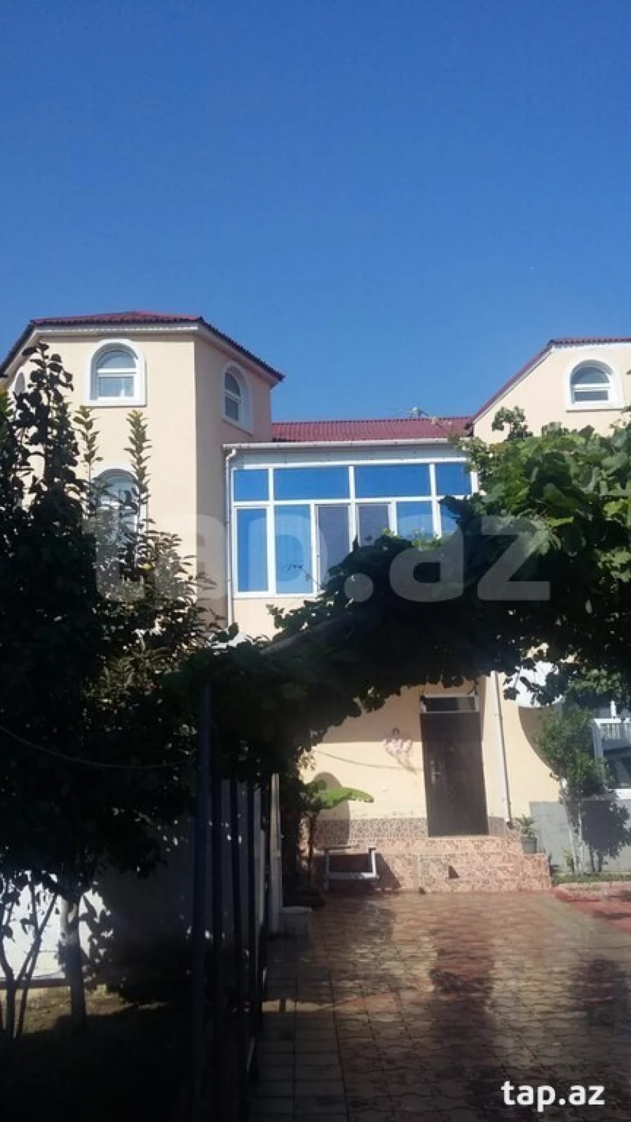 Satılır 5 otaqlı həyət evi