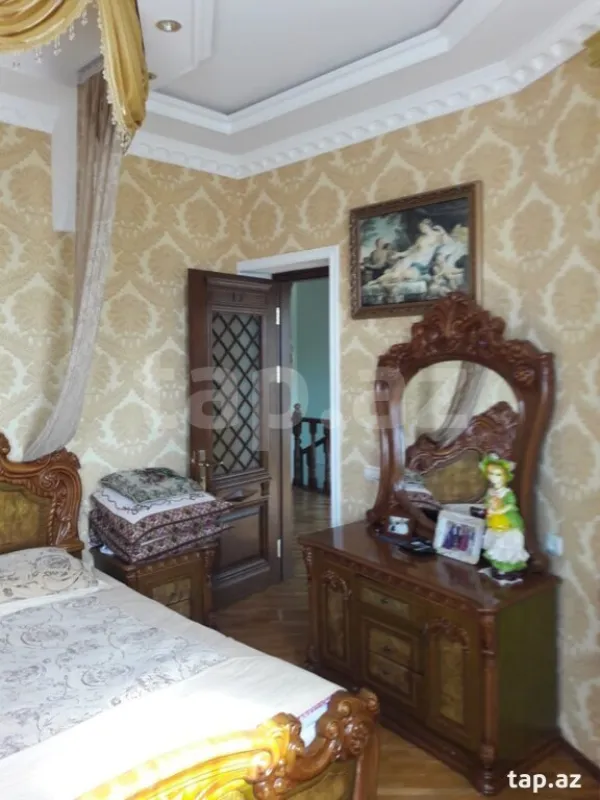 Satılır 5 otaqlı həyət evi