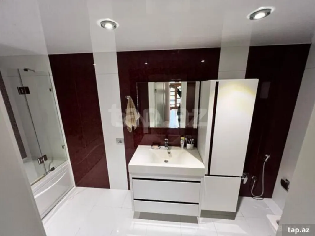 Satılır 6 otaqlı həyət evi