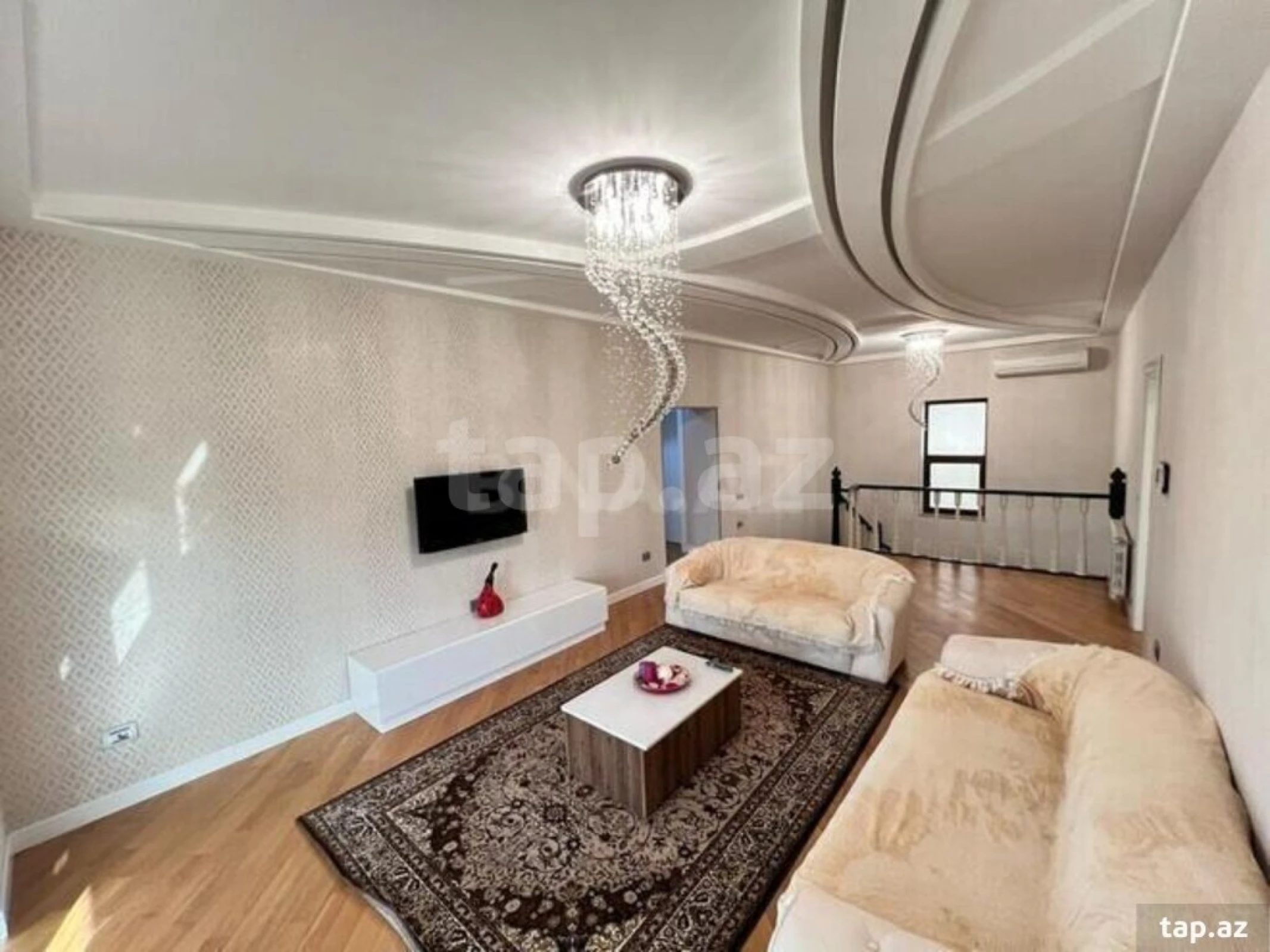 Satılır 6 otaqlı həyət evi