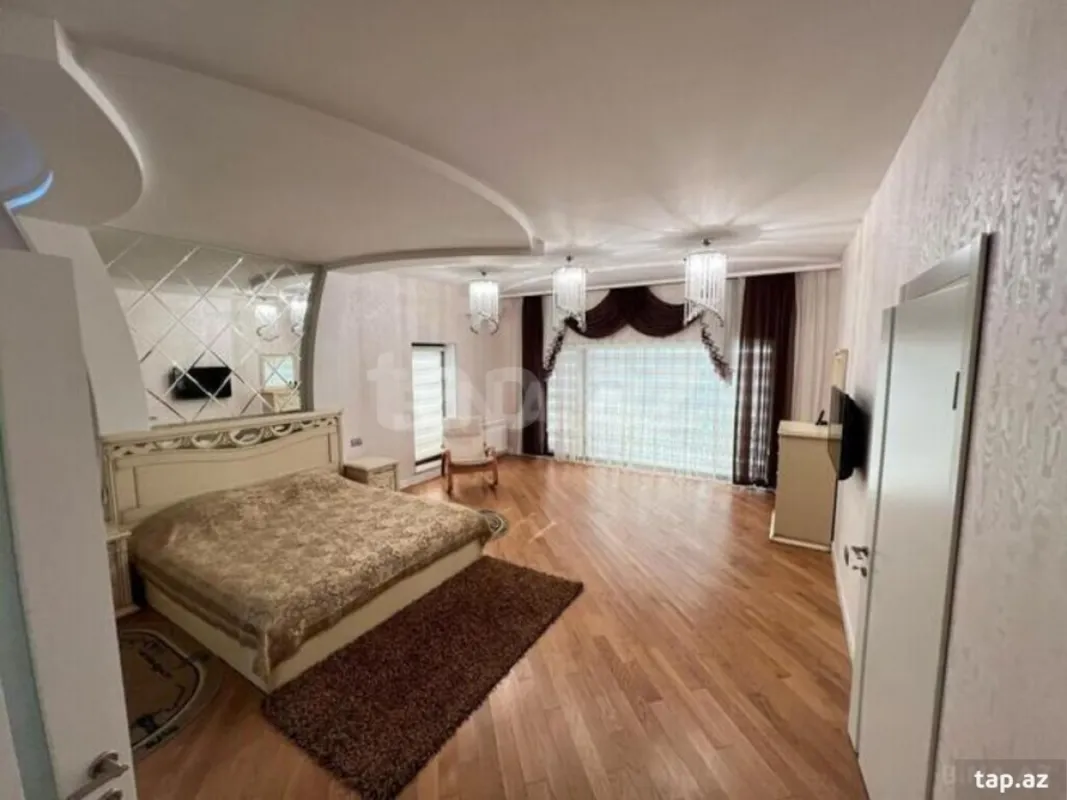 Satılır 6 otaqlı həyət evi