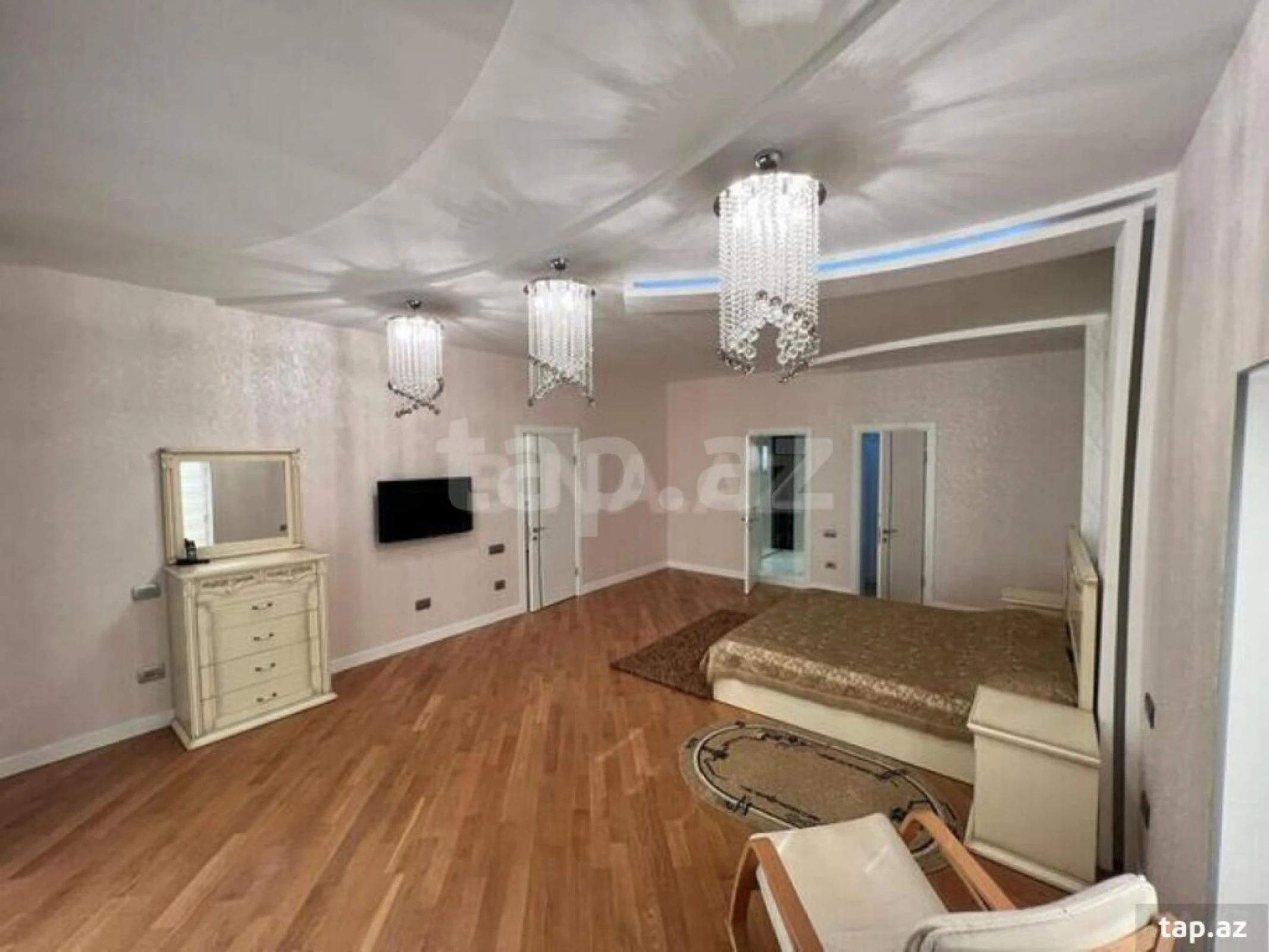 Satılır 6 otaqlı həyət evi