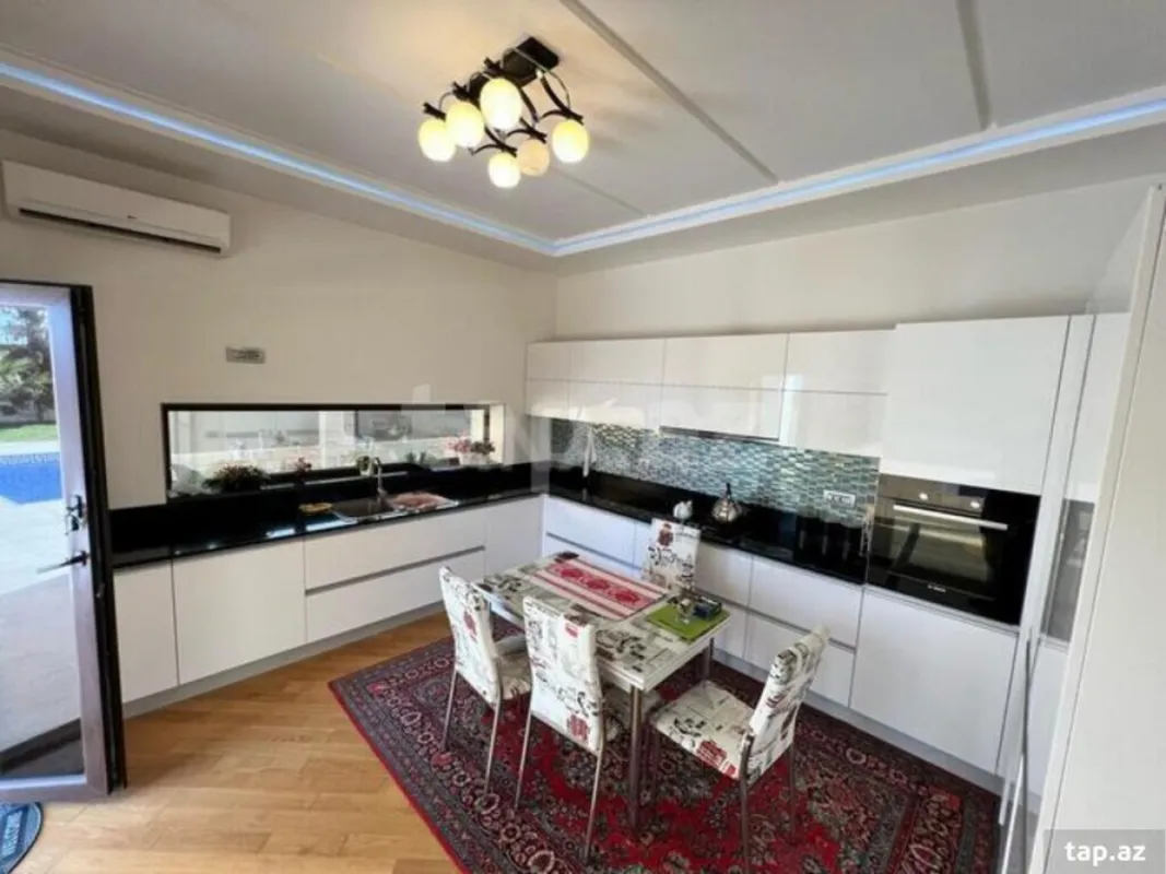 Satılır 6 otaqlı həyət evi