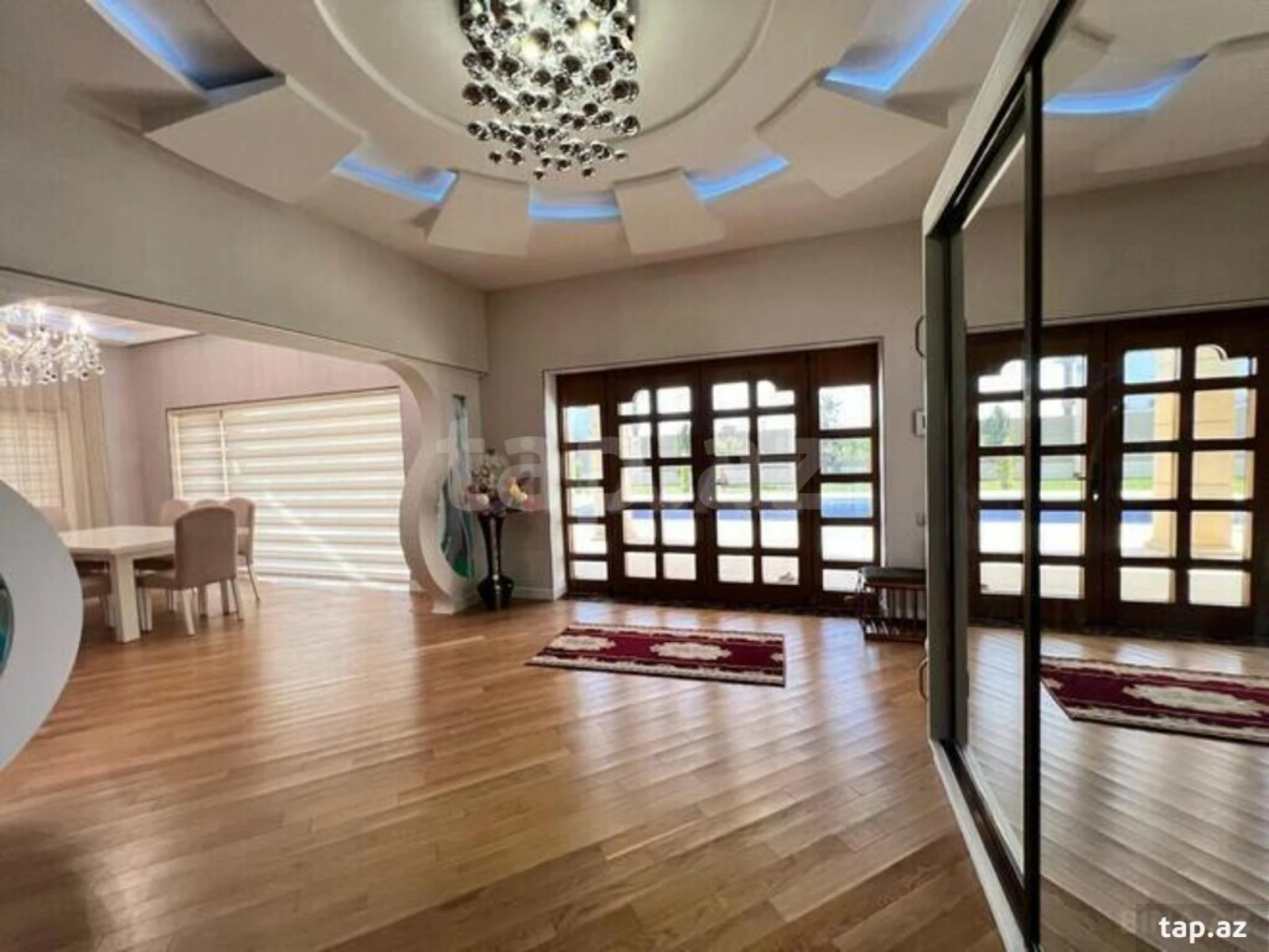 Satılır 6 otaqlı həyət evi