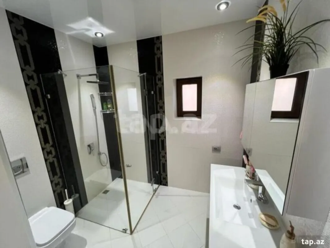 Satılır 6 otaqlı həyət evi