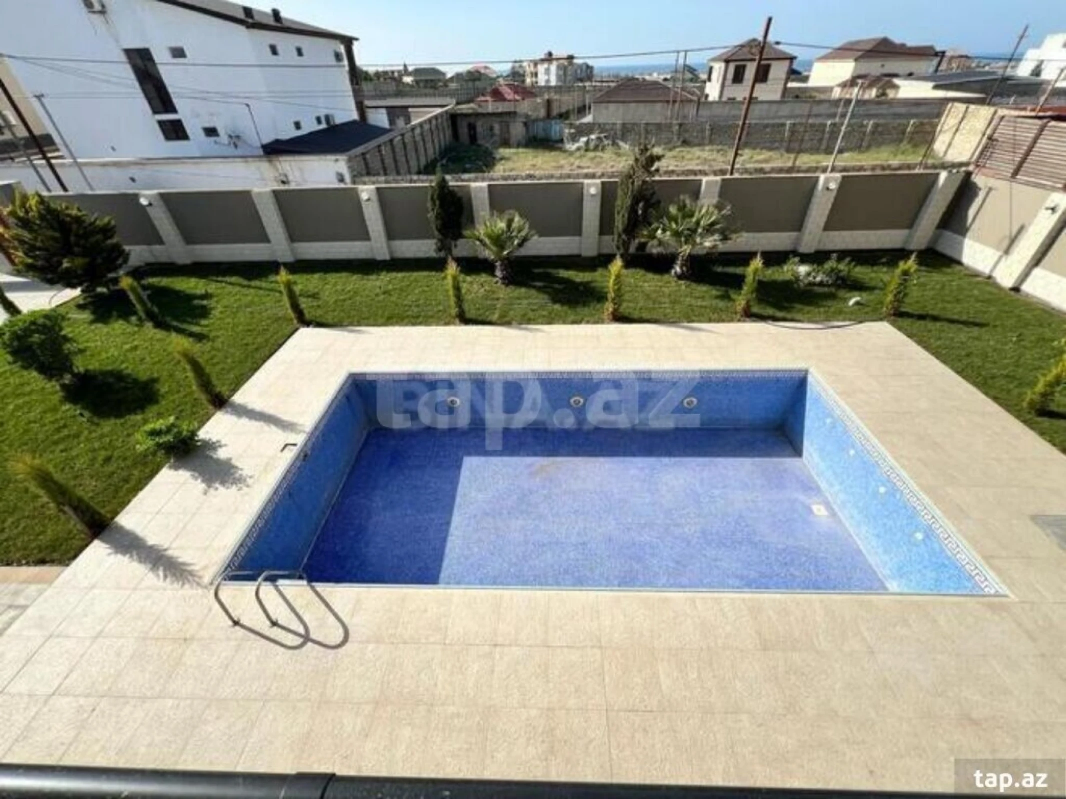 Satılır 6 otaqlı həyət evi