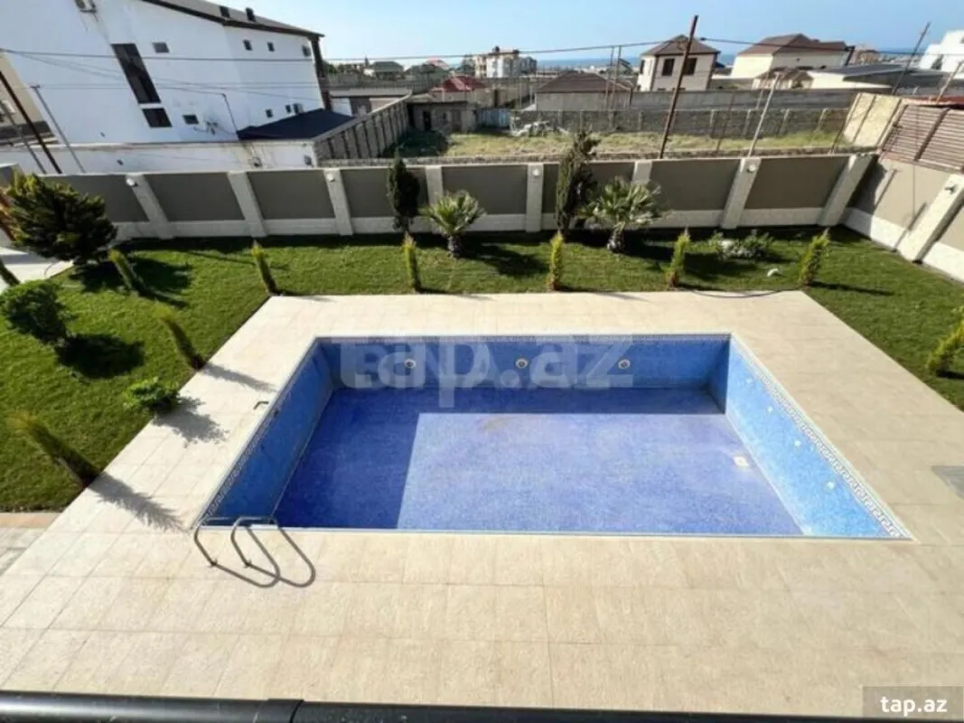 Satılır 6 otaqlı həyət evi