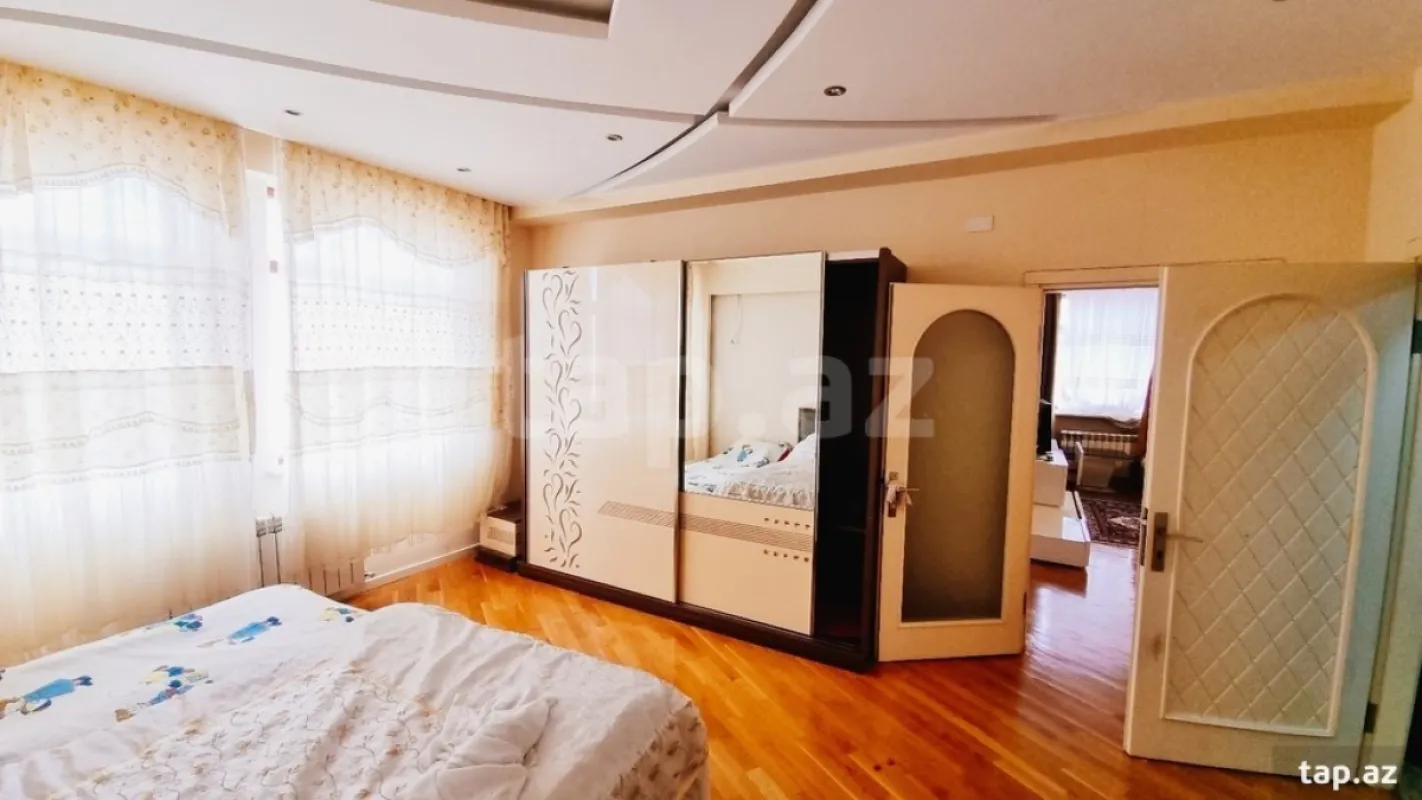 Satılır 4 otaqlı yeni tikili 132 m²