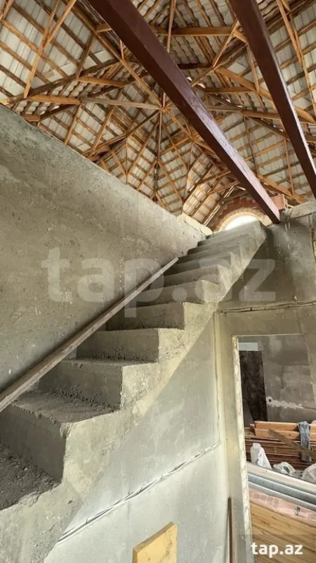 Satılır 4 otaqlı həyət evi