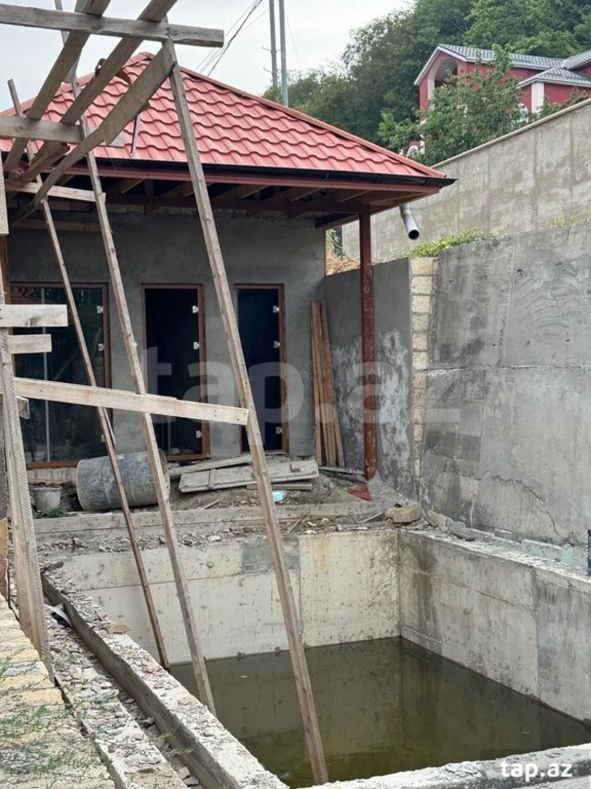 Satılır 4 otaqlı həyət evi