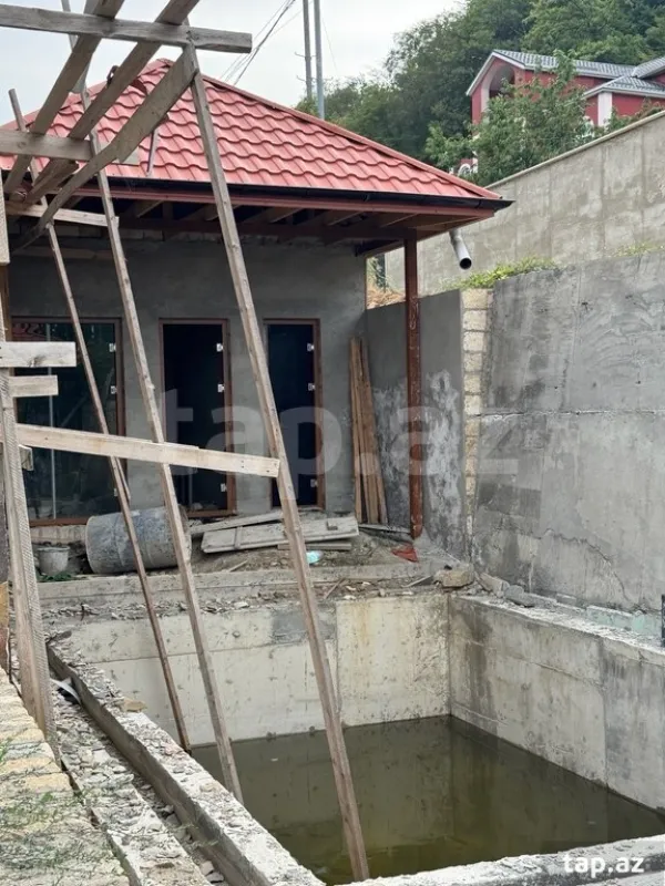 Satılır 4 otaqlı həyət evi