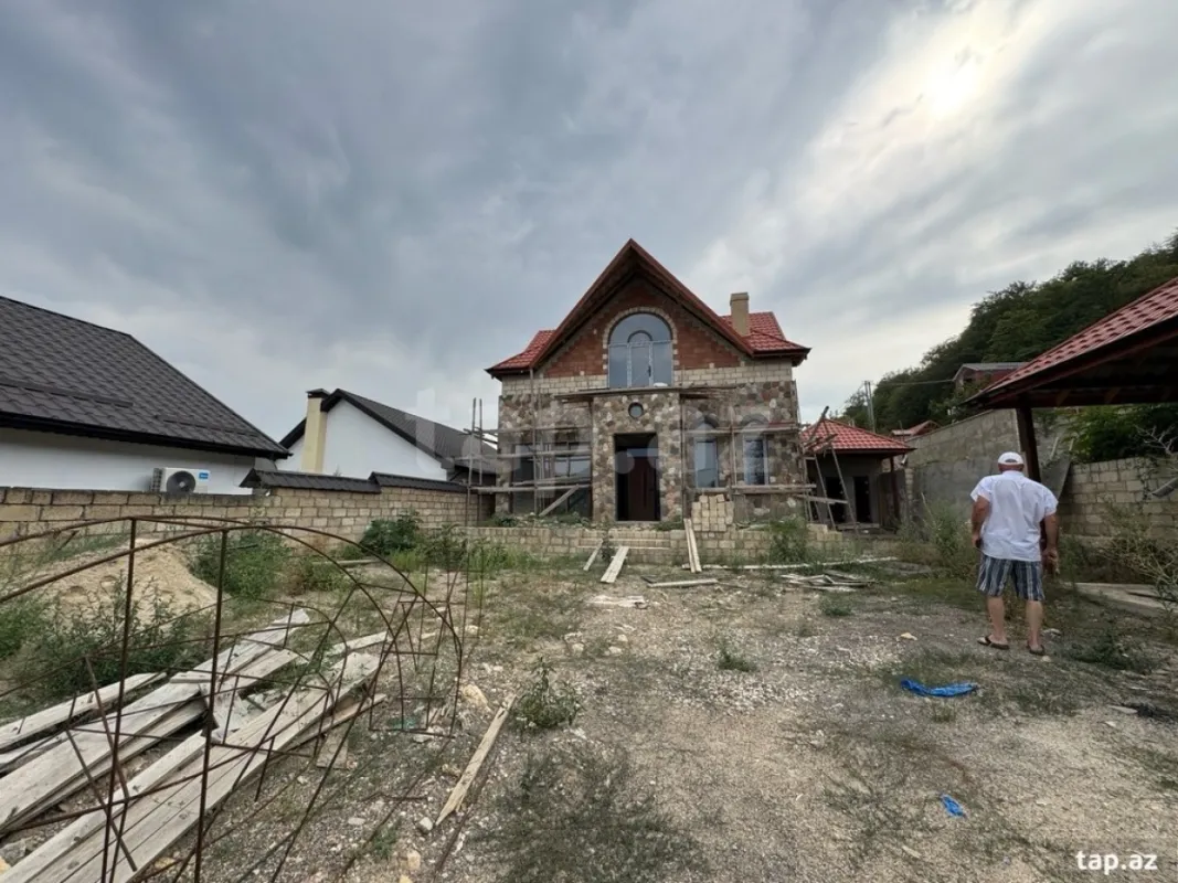 Satılır 4 otaqlı həyət evi