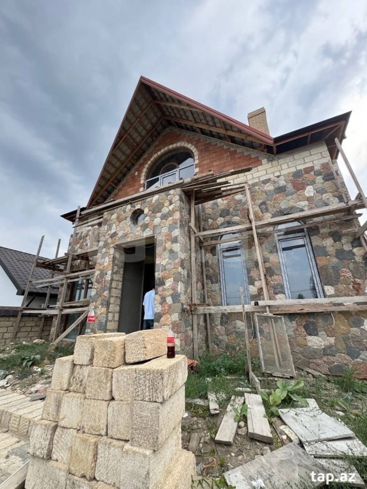 Satılır 4 otaqlı həyət evi