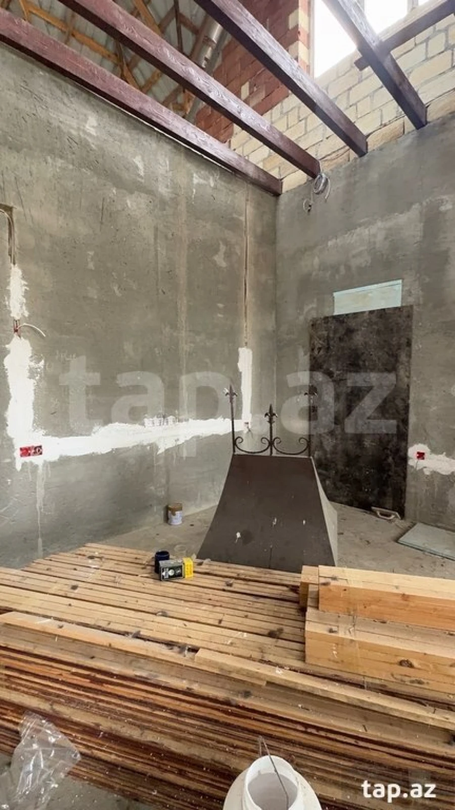 Satılır 4 otaqlı həyət evi