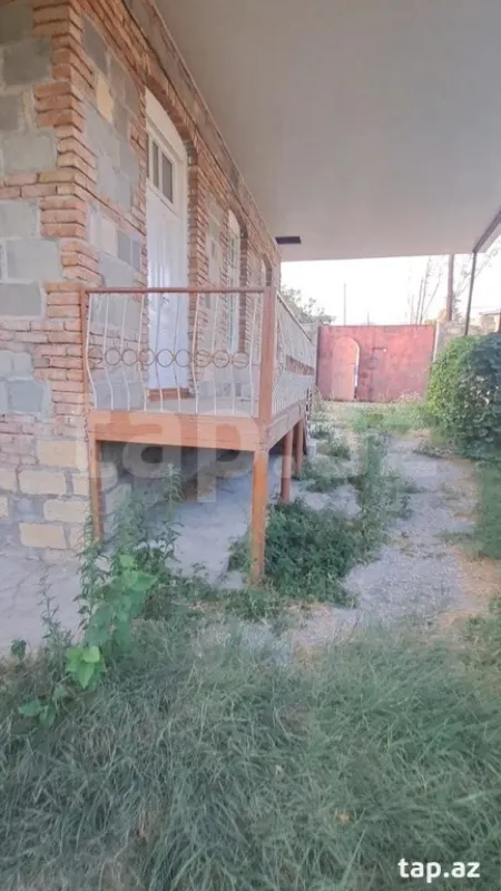 Satılır 4 otaqlı həyət evi