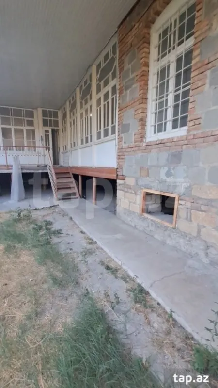 Satılır 4 otaqlı həyət evi