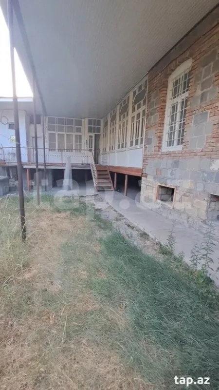 Satılır 4 otaqlı həyət evi