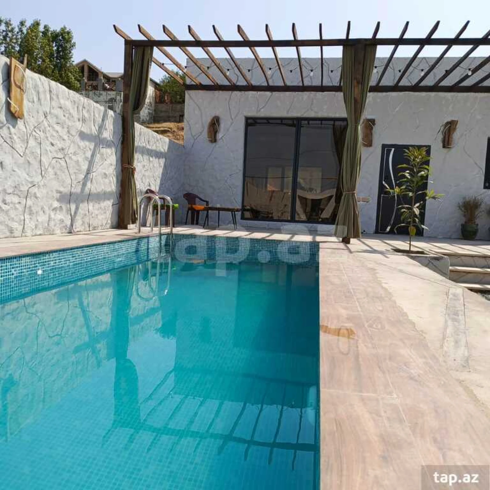 Kirayə verilir 3 otaqlı həyət evi