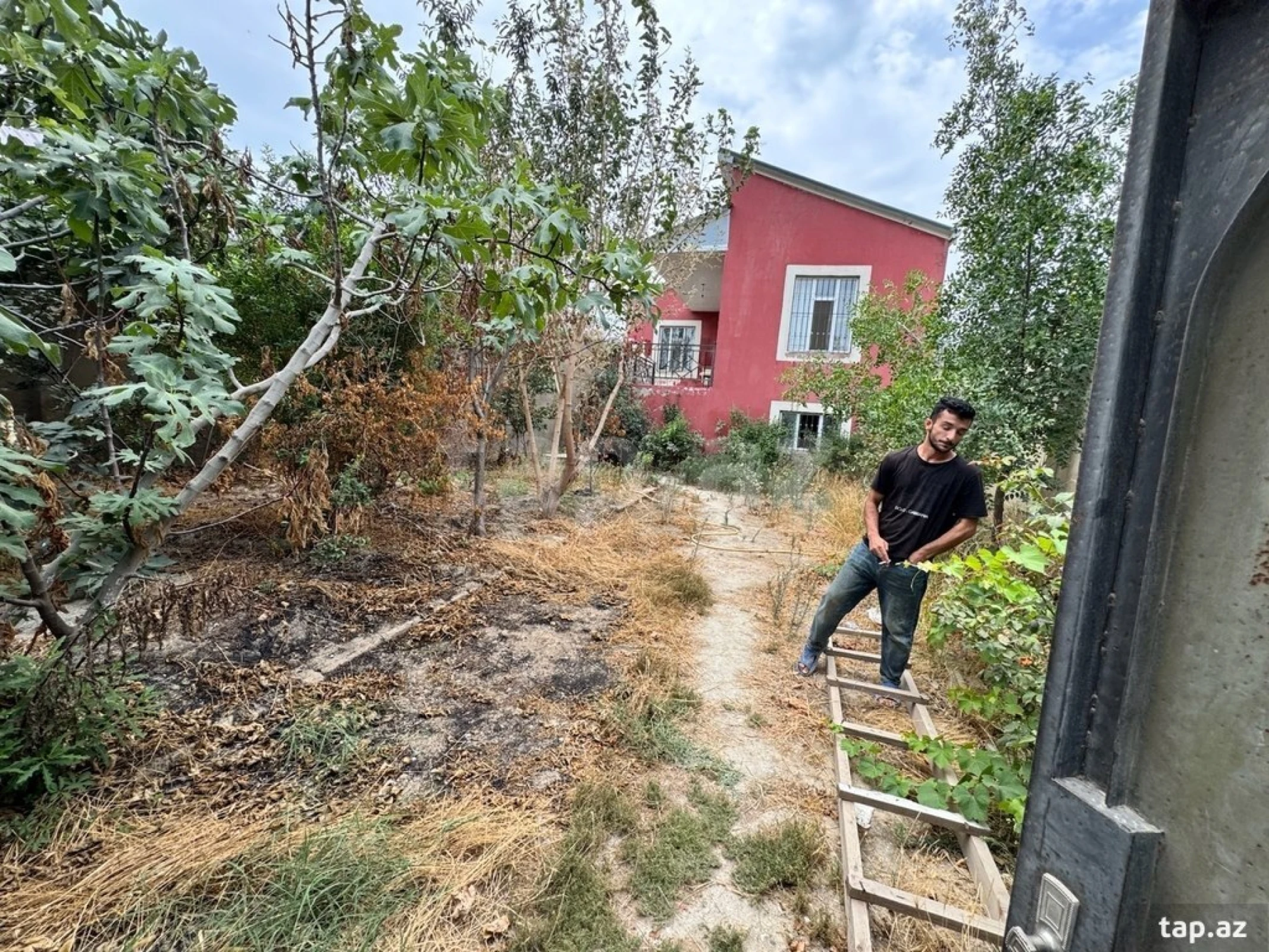 Satılır 4 otaqlı həyət evi