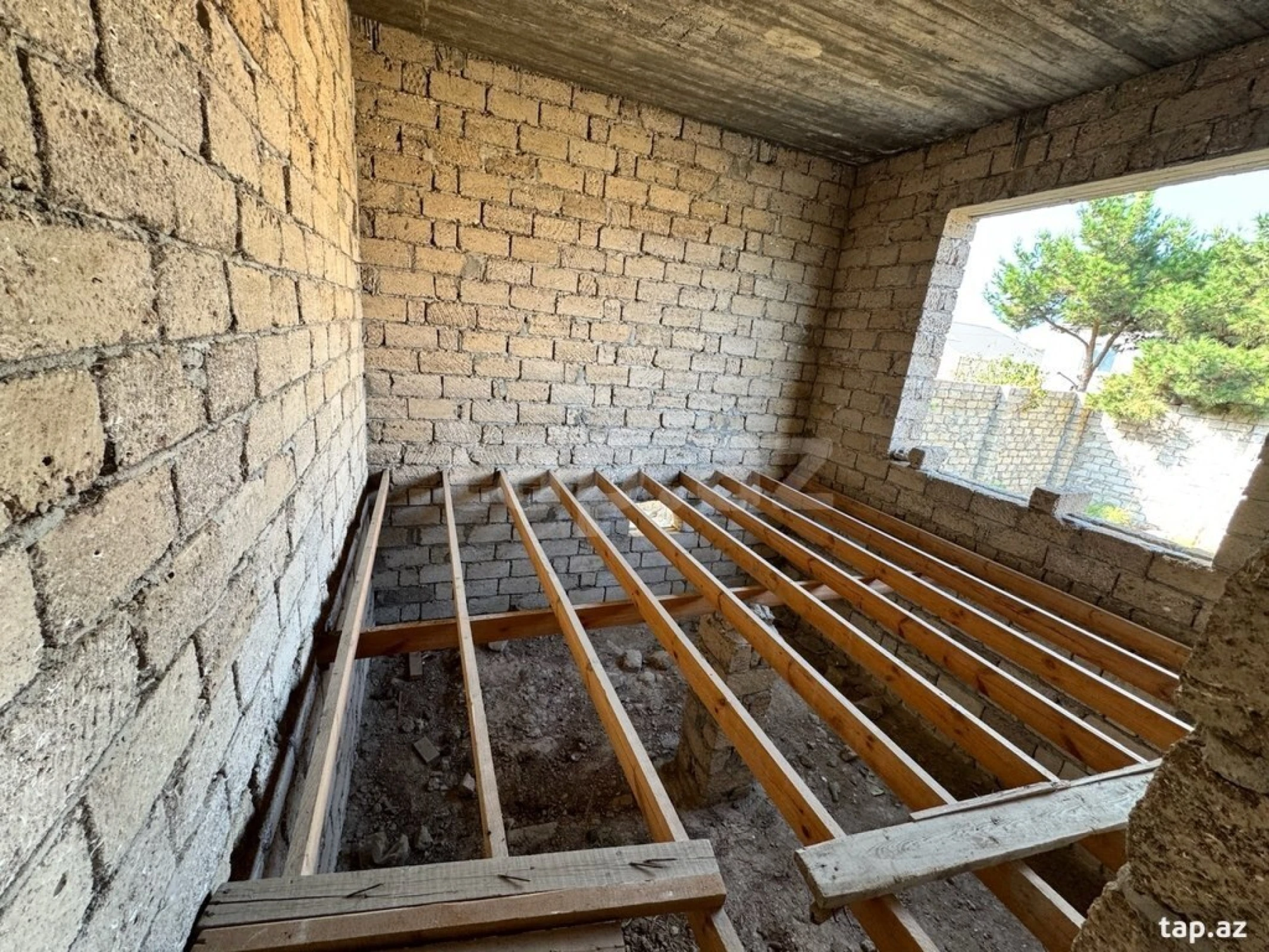 Satılır 7 otaqlı həyət evi