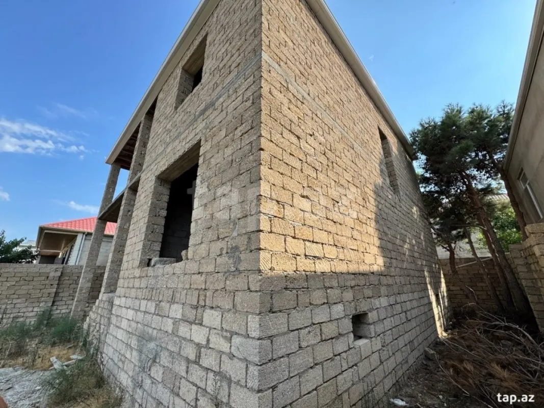 Satılır 7 otaqlı həyət evi