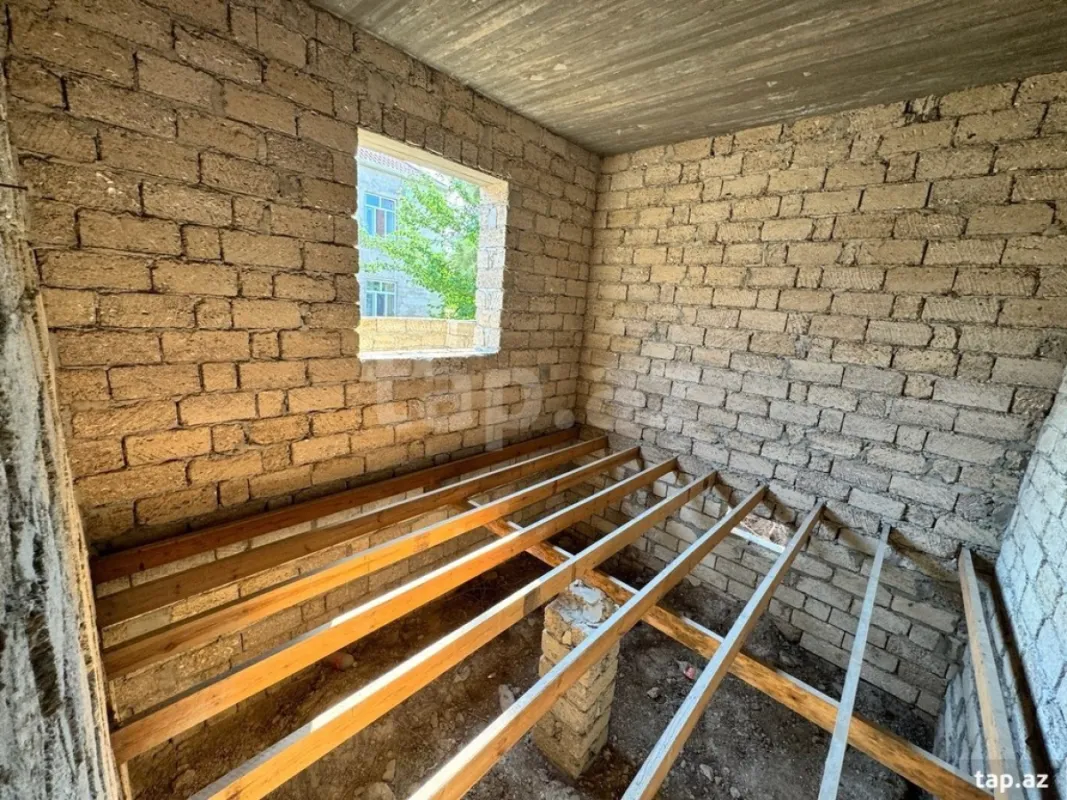 Satılır 7 otaqlı həyət evi