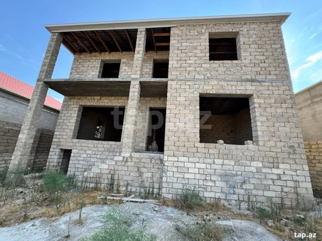 Satılır 7 otaqlı həyət evi