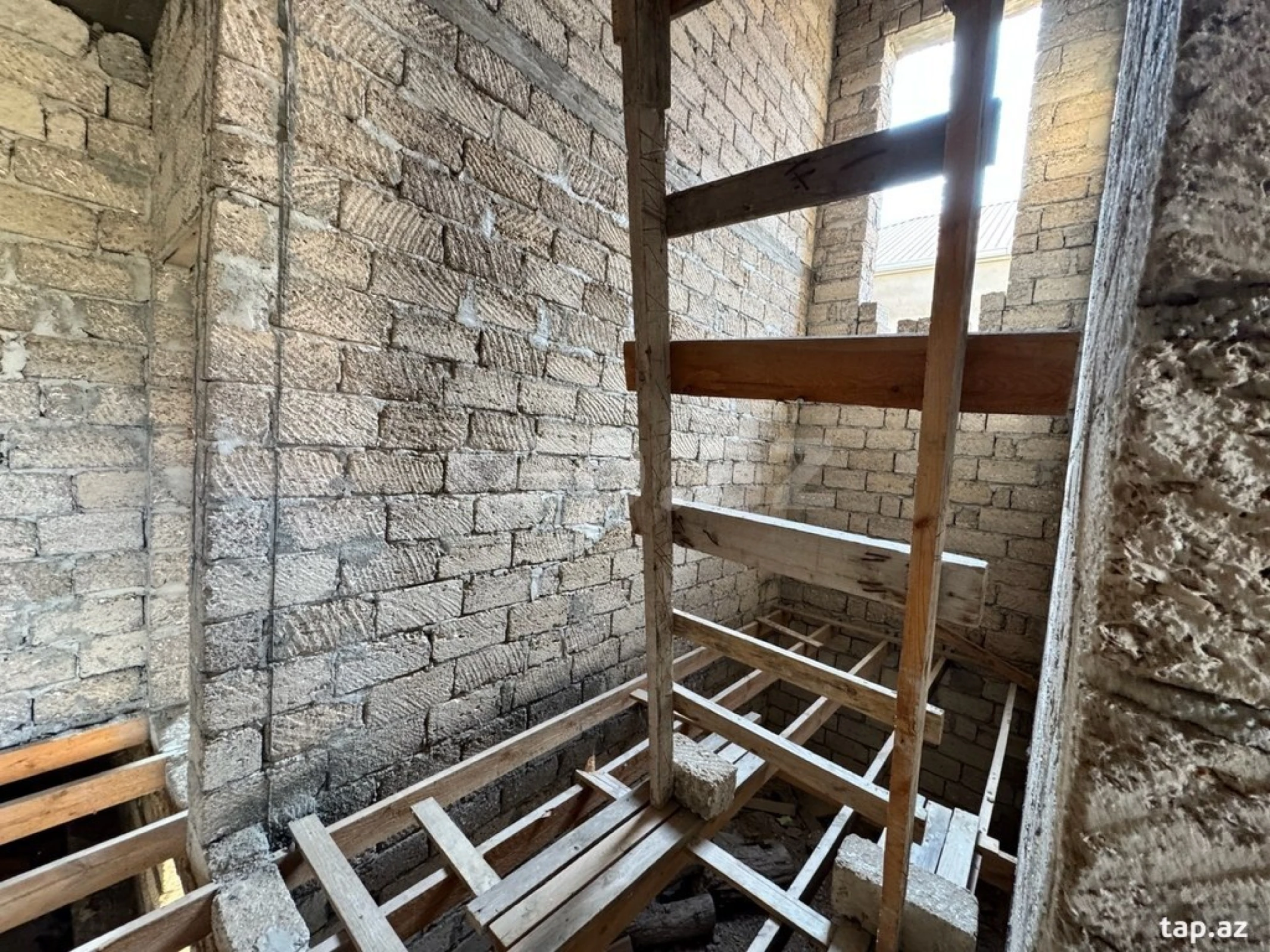 Satılır 7 otaqlı həyət evi